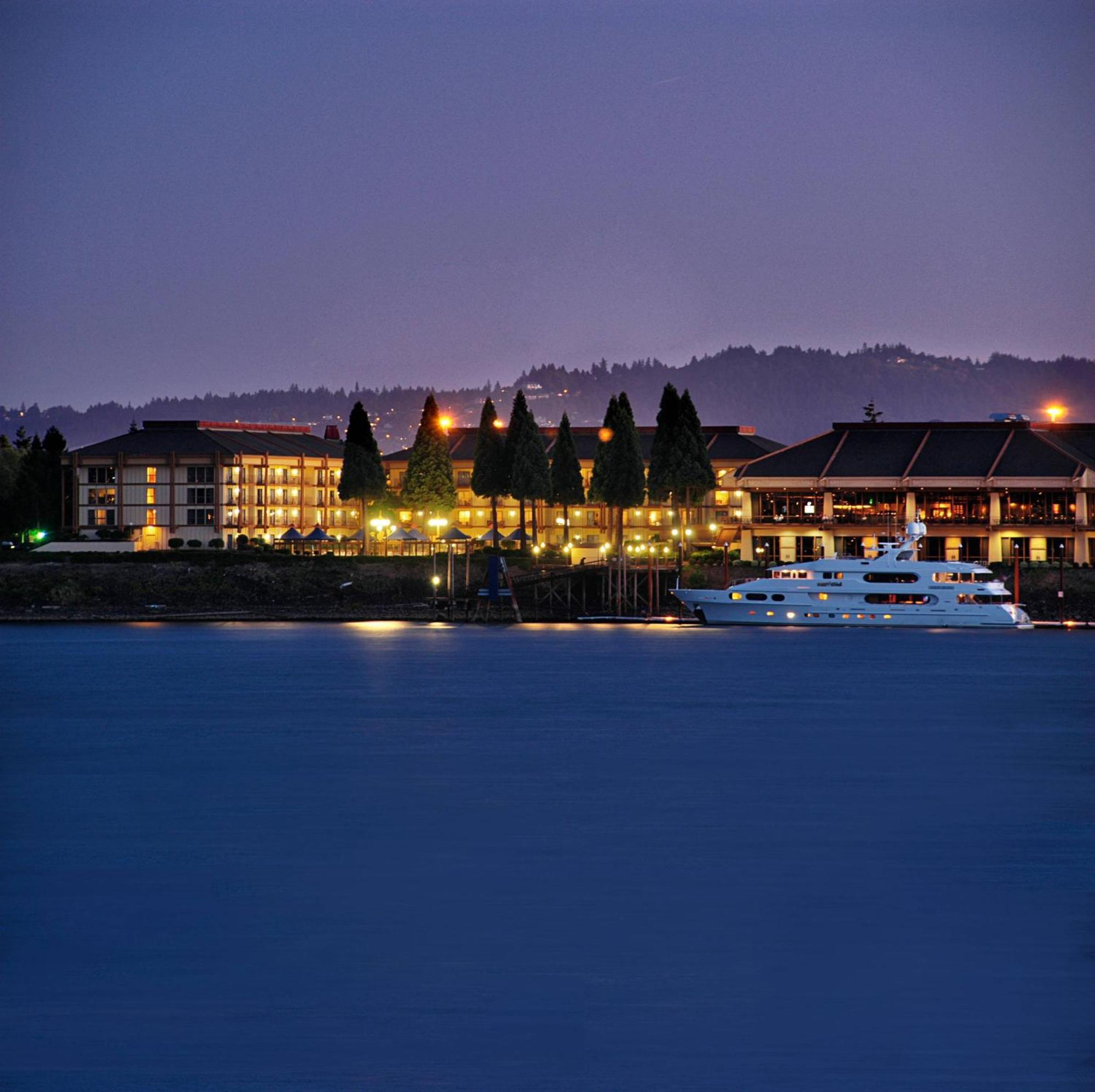 Holiday Inn Portland - Columbia Riverfront By Ihg Exterior photo