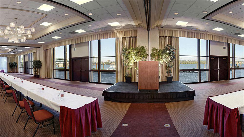 Holiday Inn Portland - Columbia Riverfront By Ihg Exterior photo